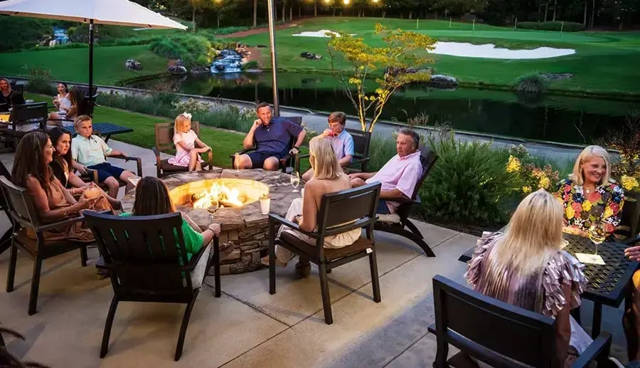 friends dining on the lawn at ggcc